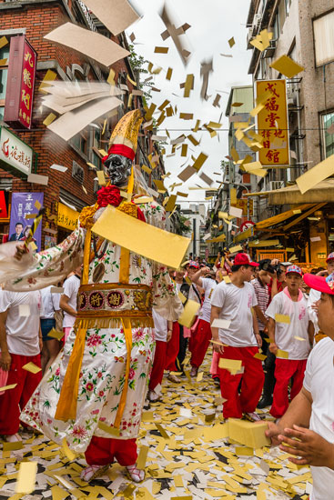 Qi Ye at a City God Temple